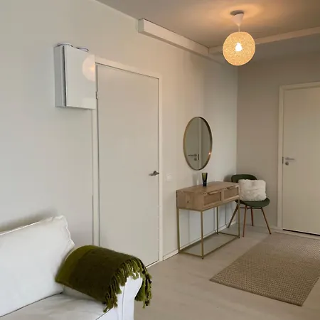 Valoisa Kaksio Puiston Reunassa Laehellae Keskustaa Apartamento *