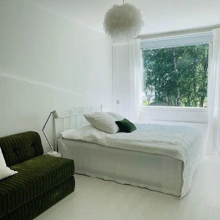 Valoisa Kaksio Puiston Reunassa Laehellae Keskustaa Apartamento